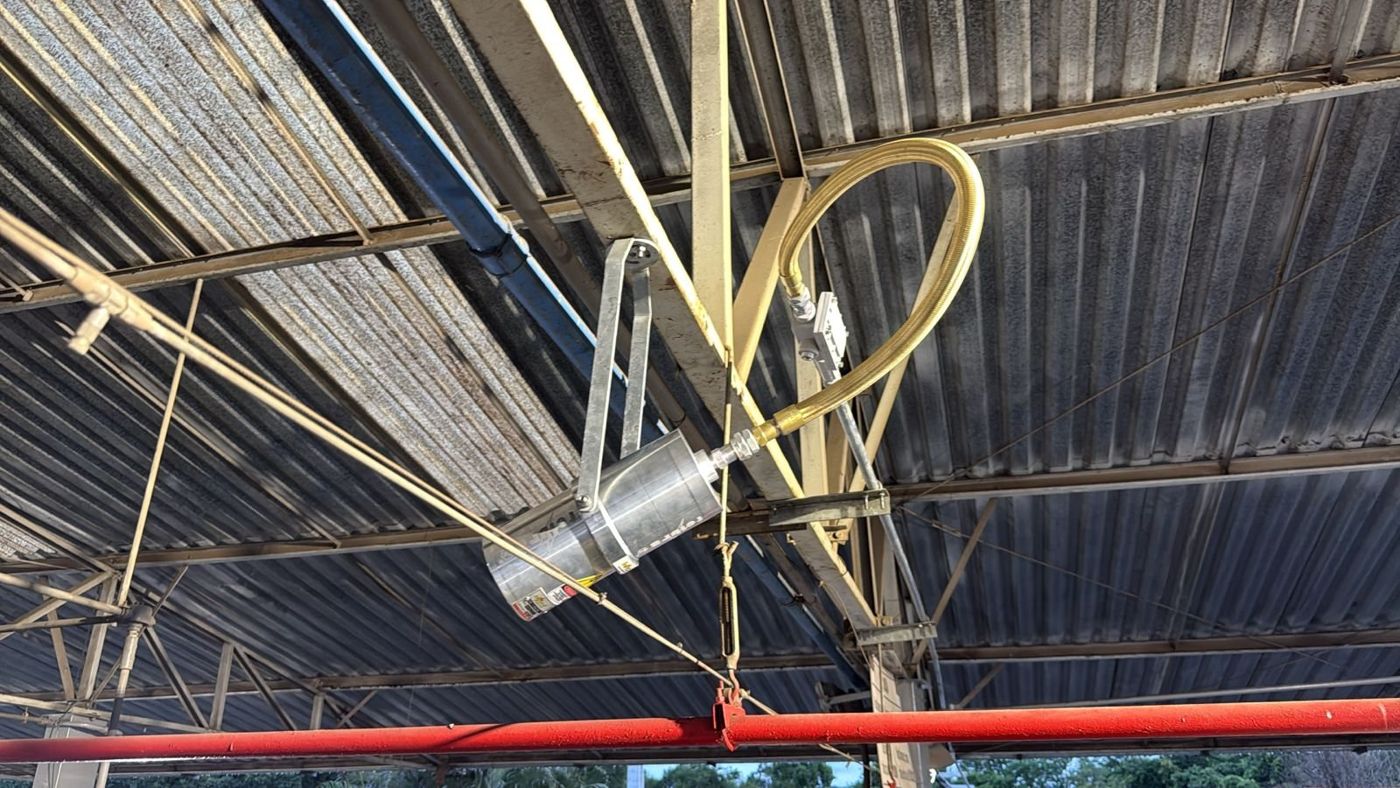 Câmera à prova de explosão em estrutura industrial