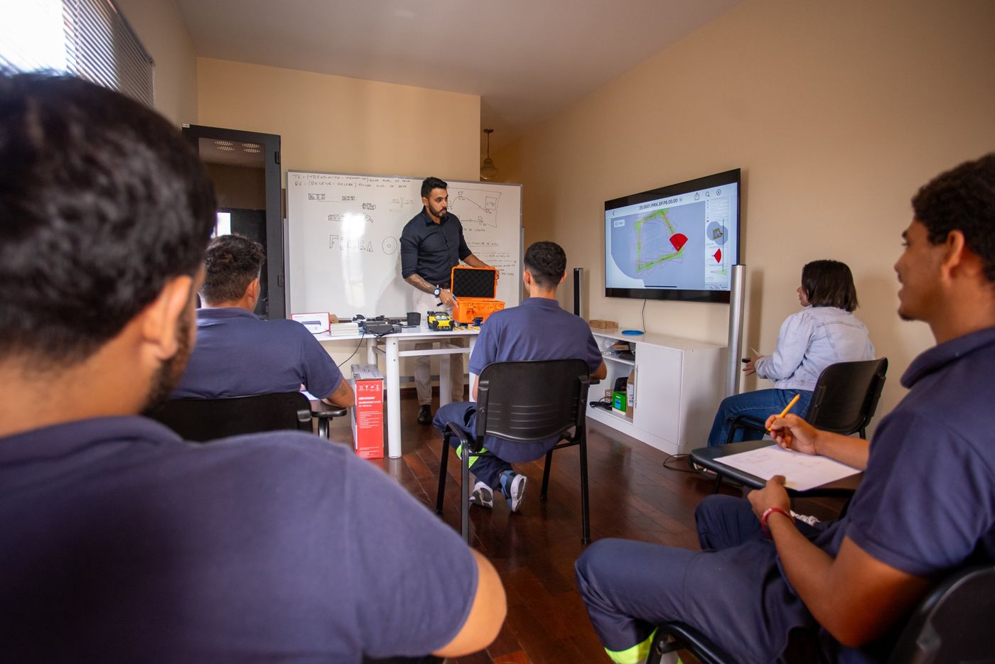 Treinamento interno de fibra óptica